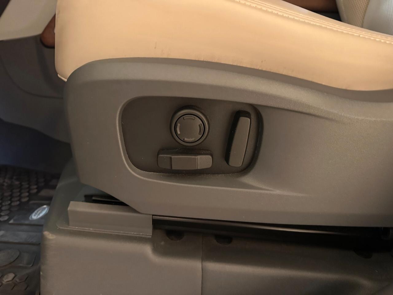 Land Rover Defender 110 3.0D I6 200 CV AWD Auto SE