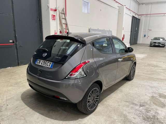 Lancia Ypsilon 1.0 firefly hybrid 69cv Gold Plus