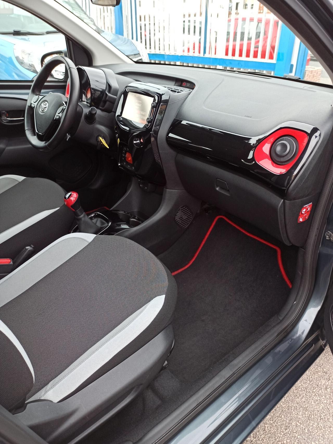 Toyota Aygo 1.0 VVT-i 69 CV 5 porte x-Black TSS MMT