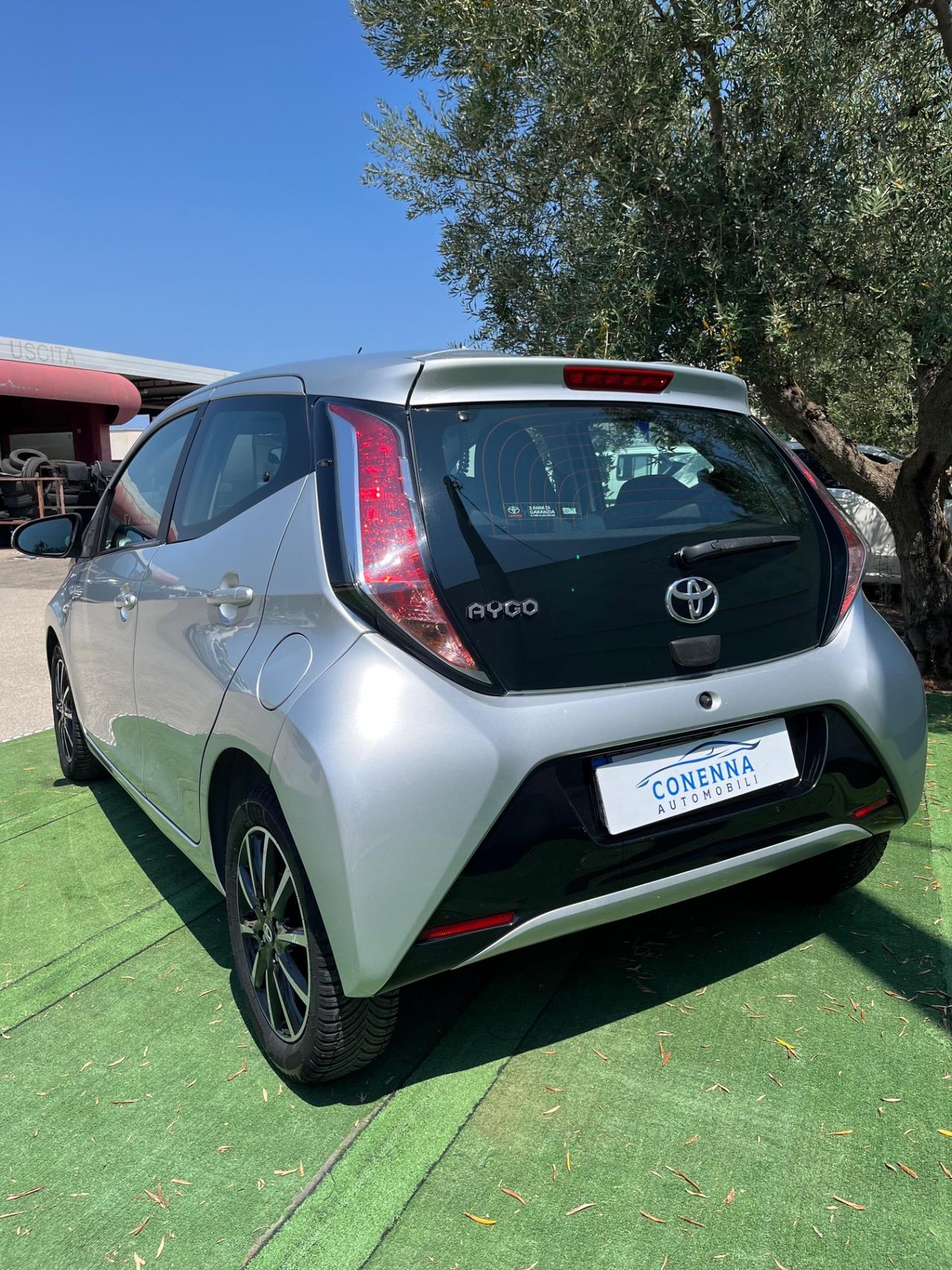 Toyota Aygo 1.0 VVT-i 69 CV 5 porte x-play TSS