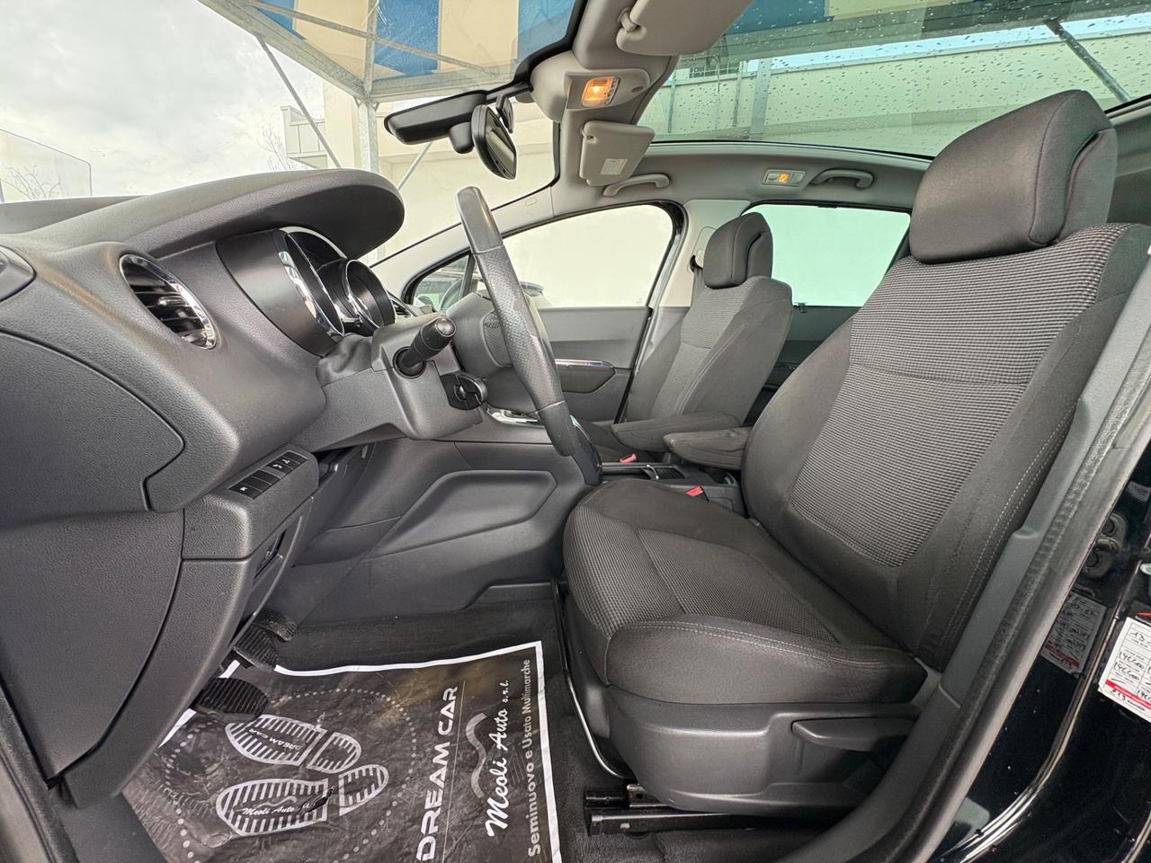 Peugeot 5008 1.6 HDi 110CV Féline