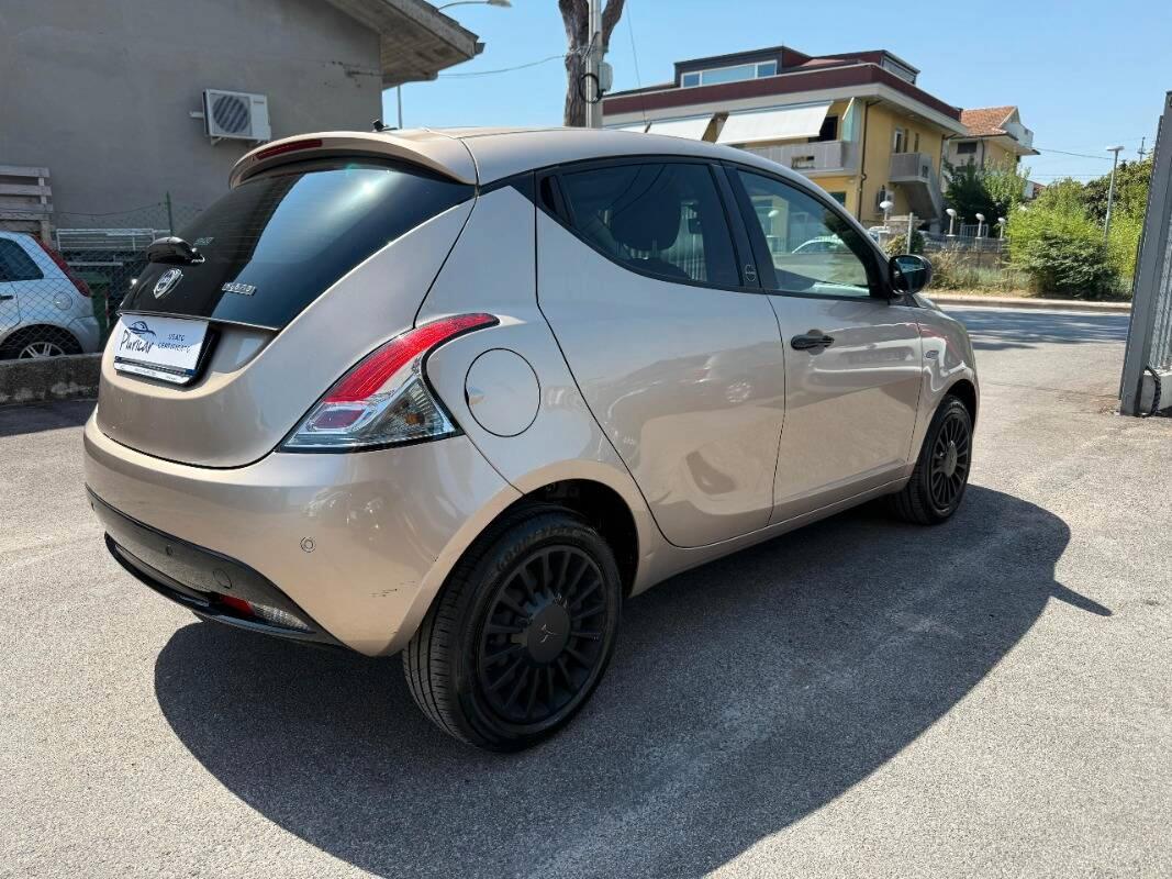 Lancia Ypsilon 1.0 firefly hybrid Gold s&s 70cv