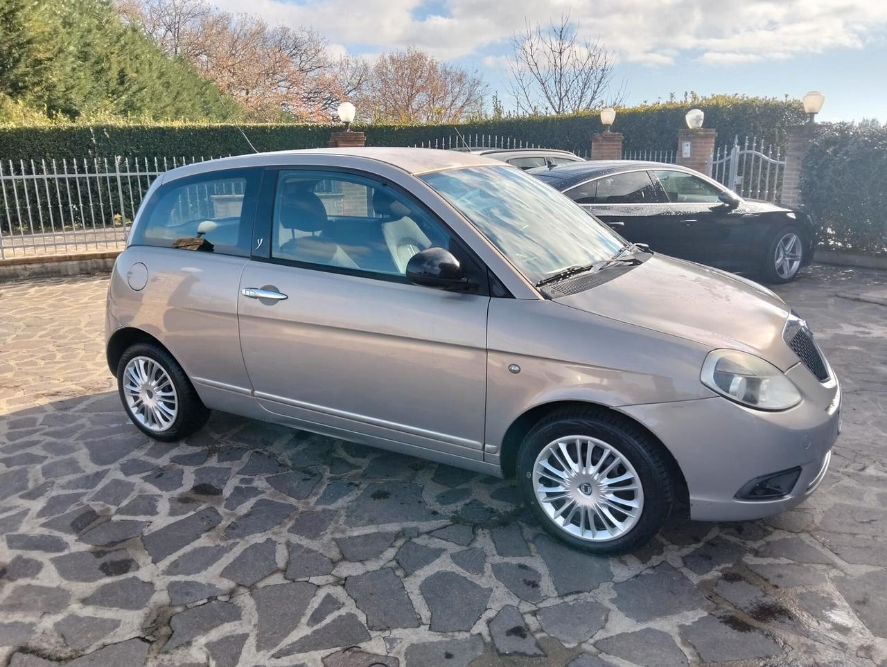 Lancia Ypsilon 1.3 MJT 75 CV Diva