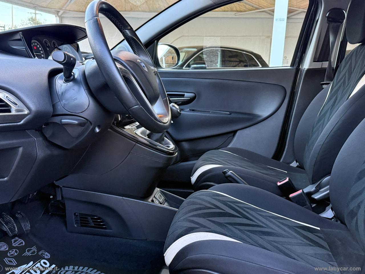 LANCIA Ypsilon 1.2 69 CV 5p. Gold