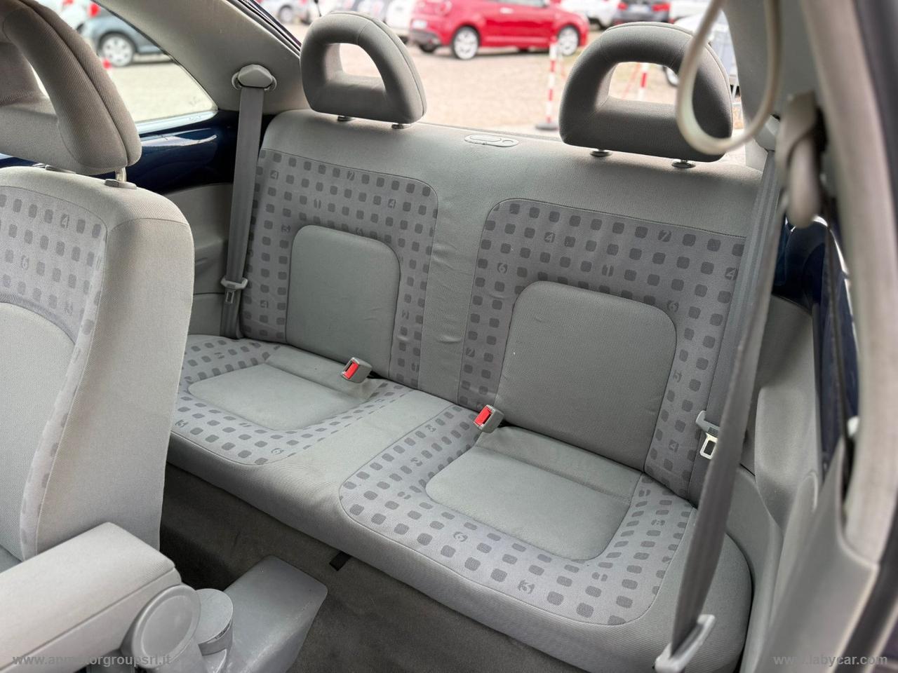 VOLKSWAGEN New Beetle 1.6