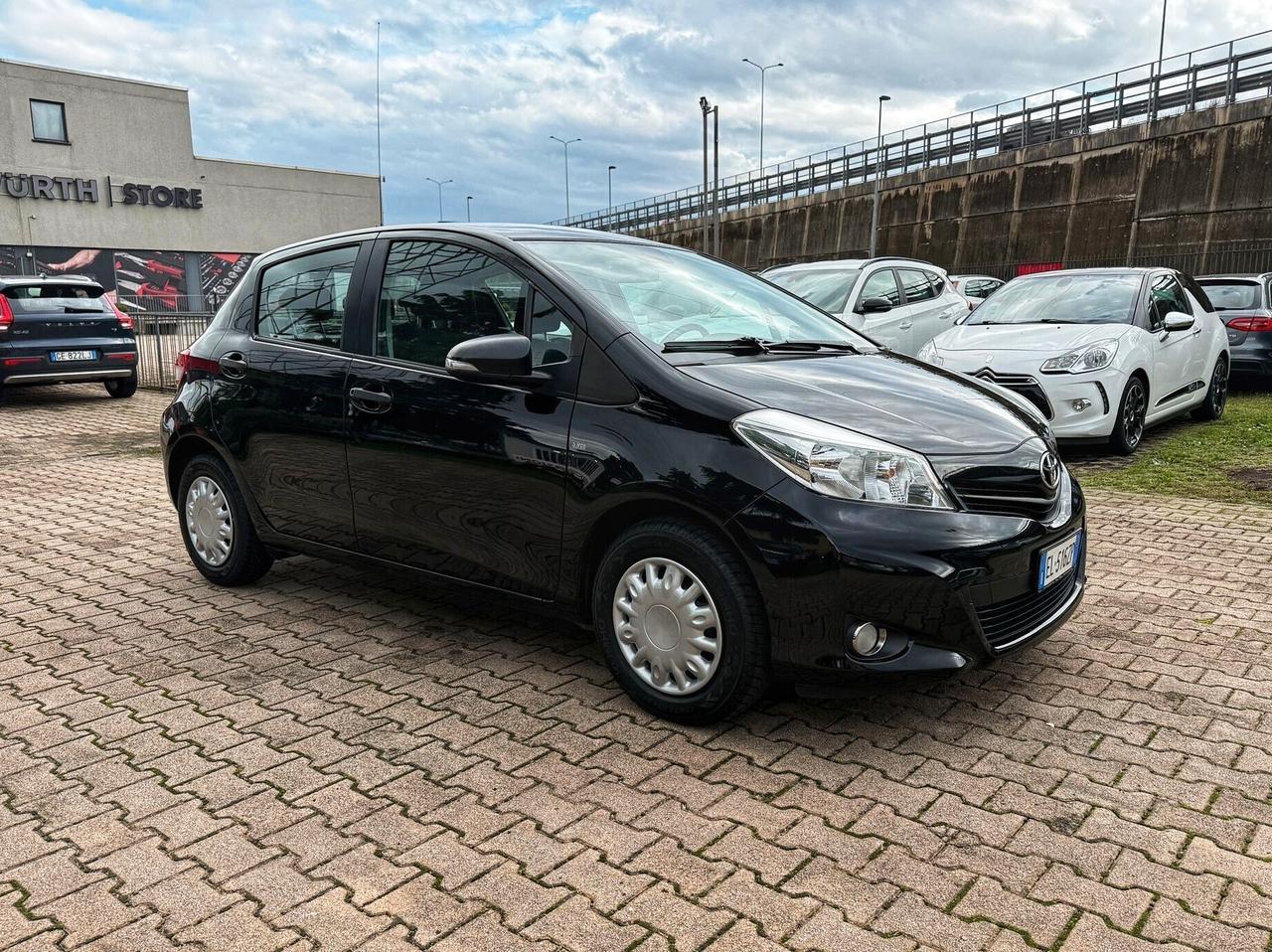 Toyota Yaris 1.0 5 porte Lounge OK NEOPATENTATI