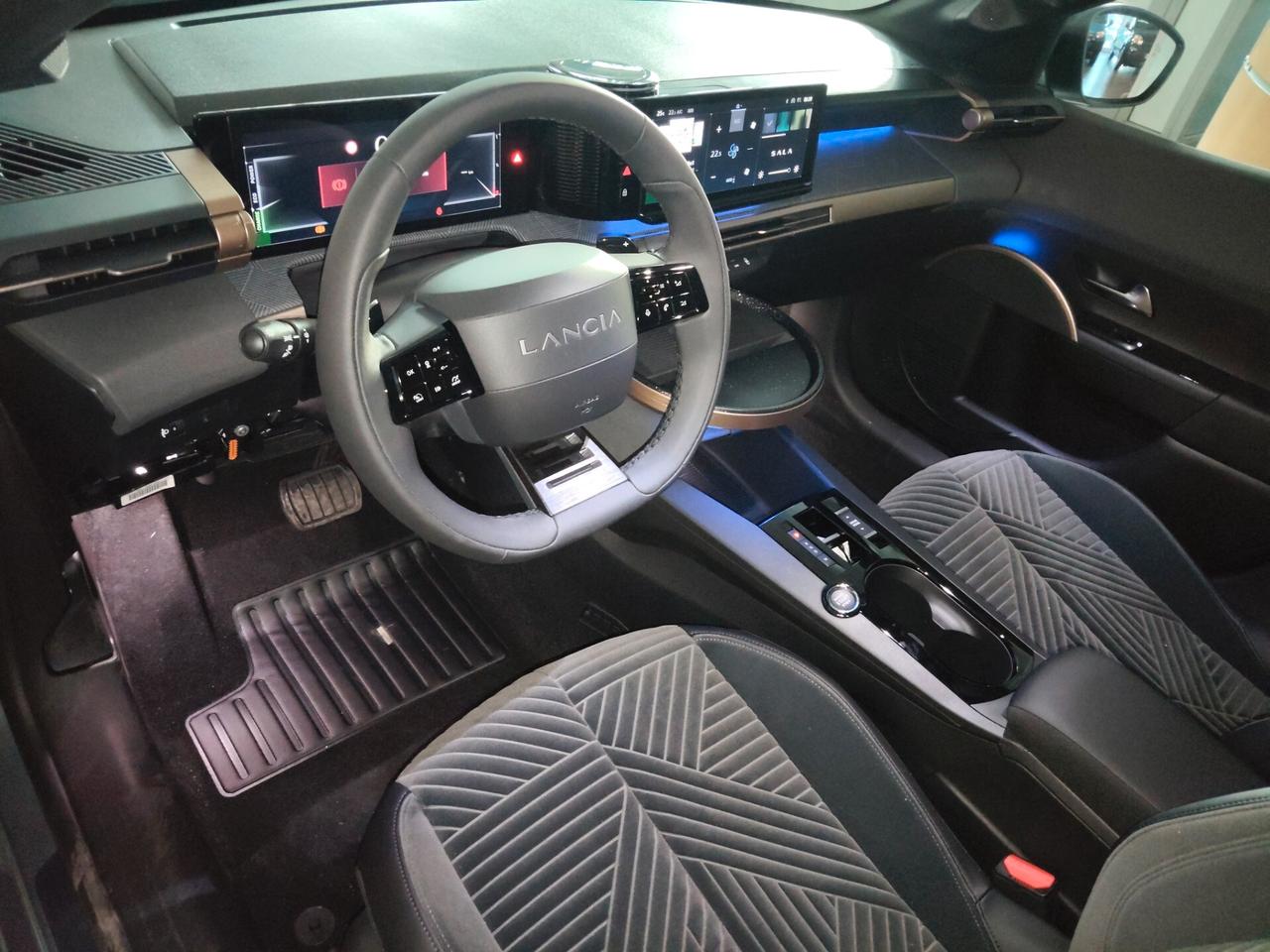 Lancia Ypsilon Hybrid e-DCT LX