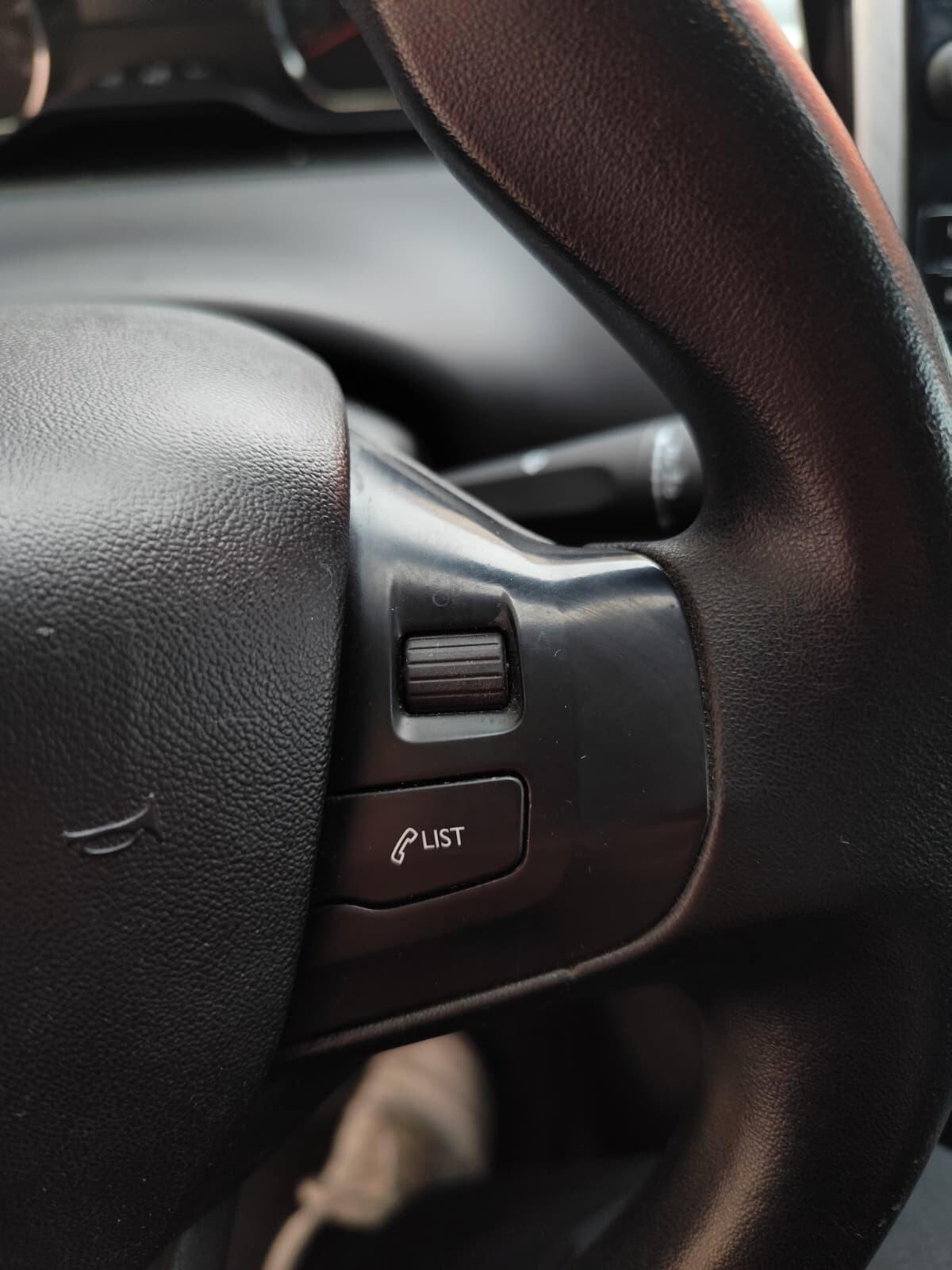 Peugeot 208 1.4 HDi 68 CV 5 porte Allure