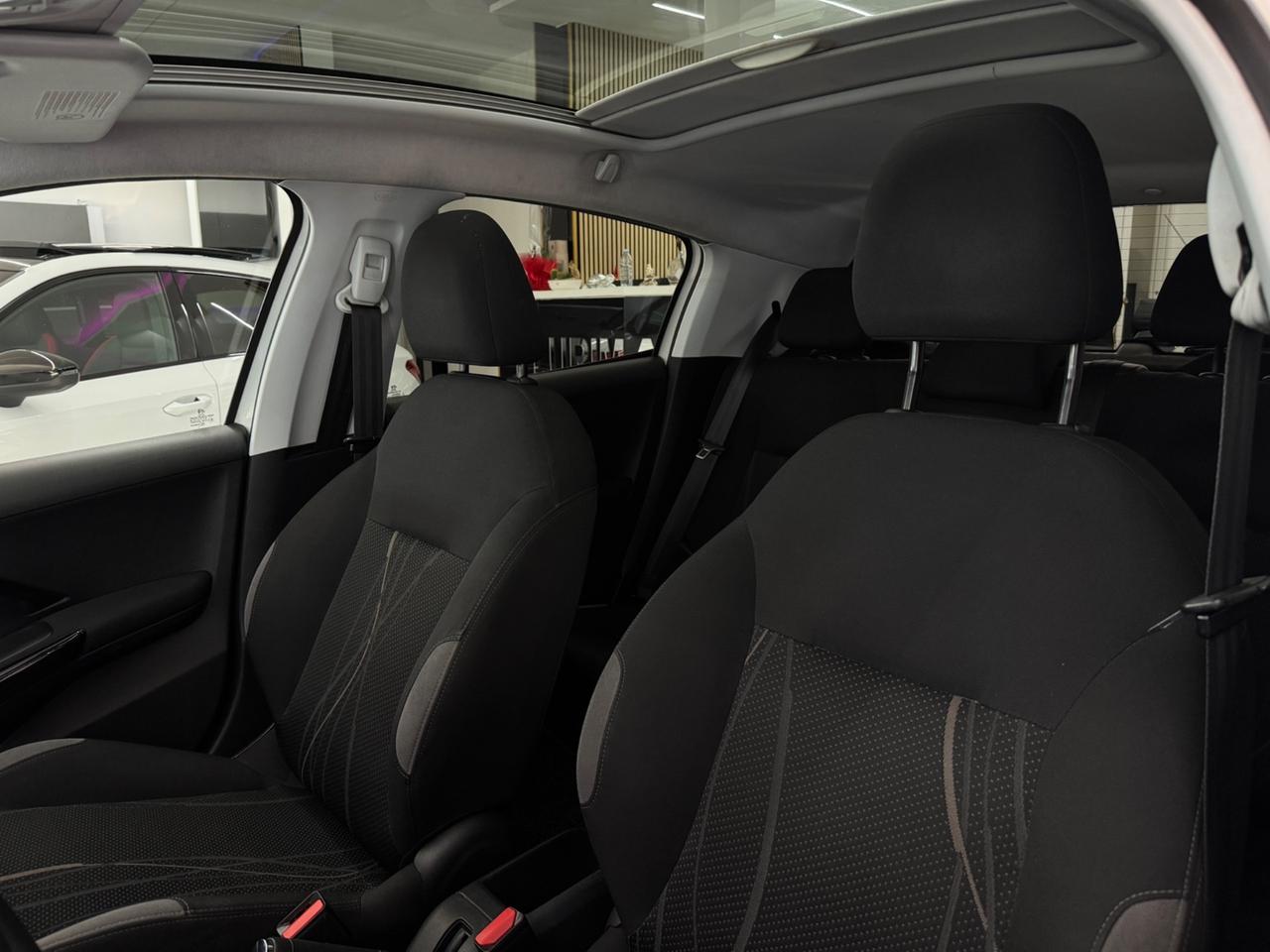 Peugeot 208 1.4 HDi 68Cv Allure-Iper Full