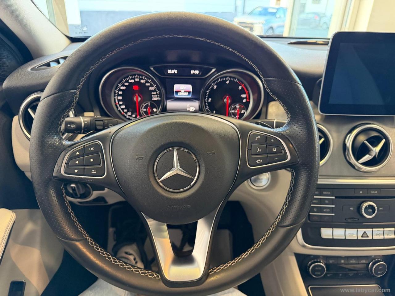 MERCEDES-BENZ GLA 200 d Automatic Sport
