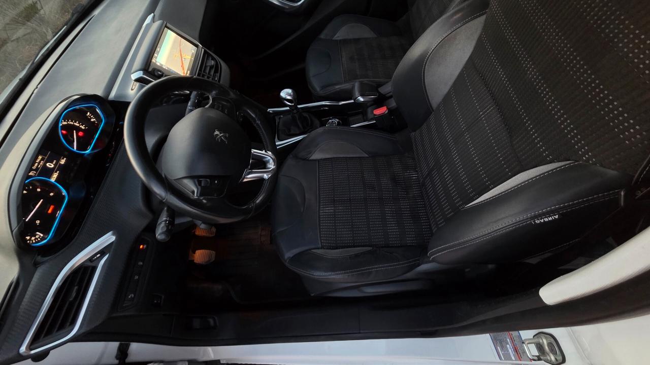 Peugeot 2008 1.6 e-HDi 115 CV Stop&Start Féline