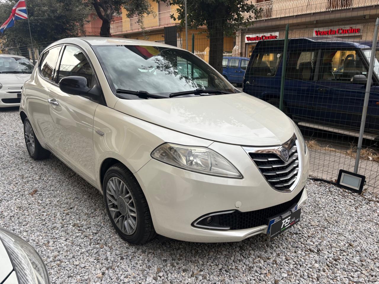 Lancia Ypsilon 1.3 MJT 16V 95 CV 5 porte S&S Silver