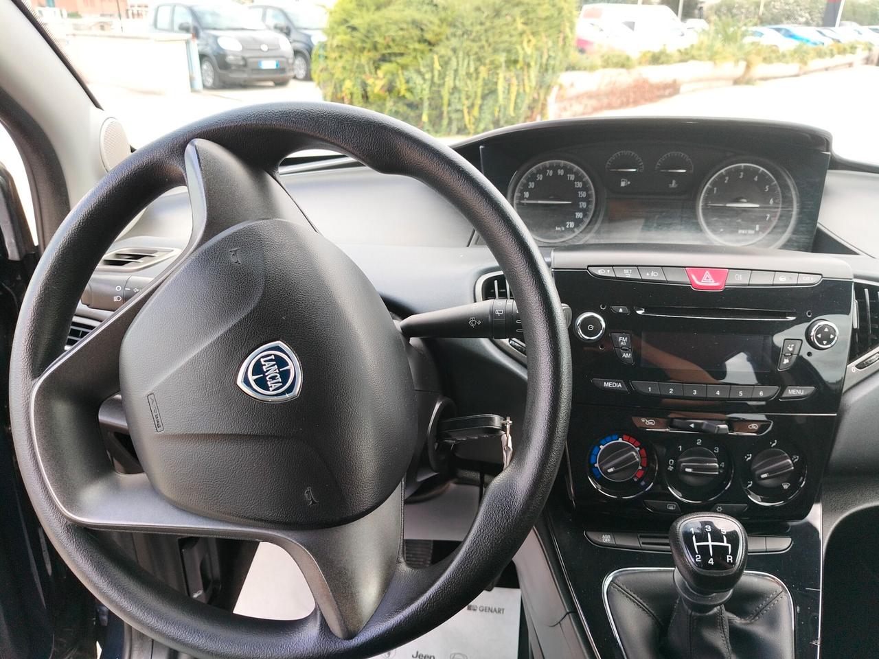 Lancia Ypsilon 1.2 69 CV 5 porte Silver