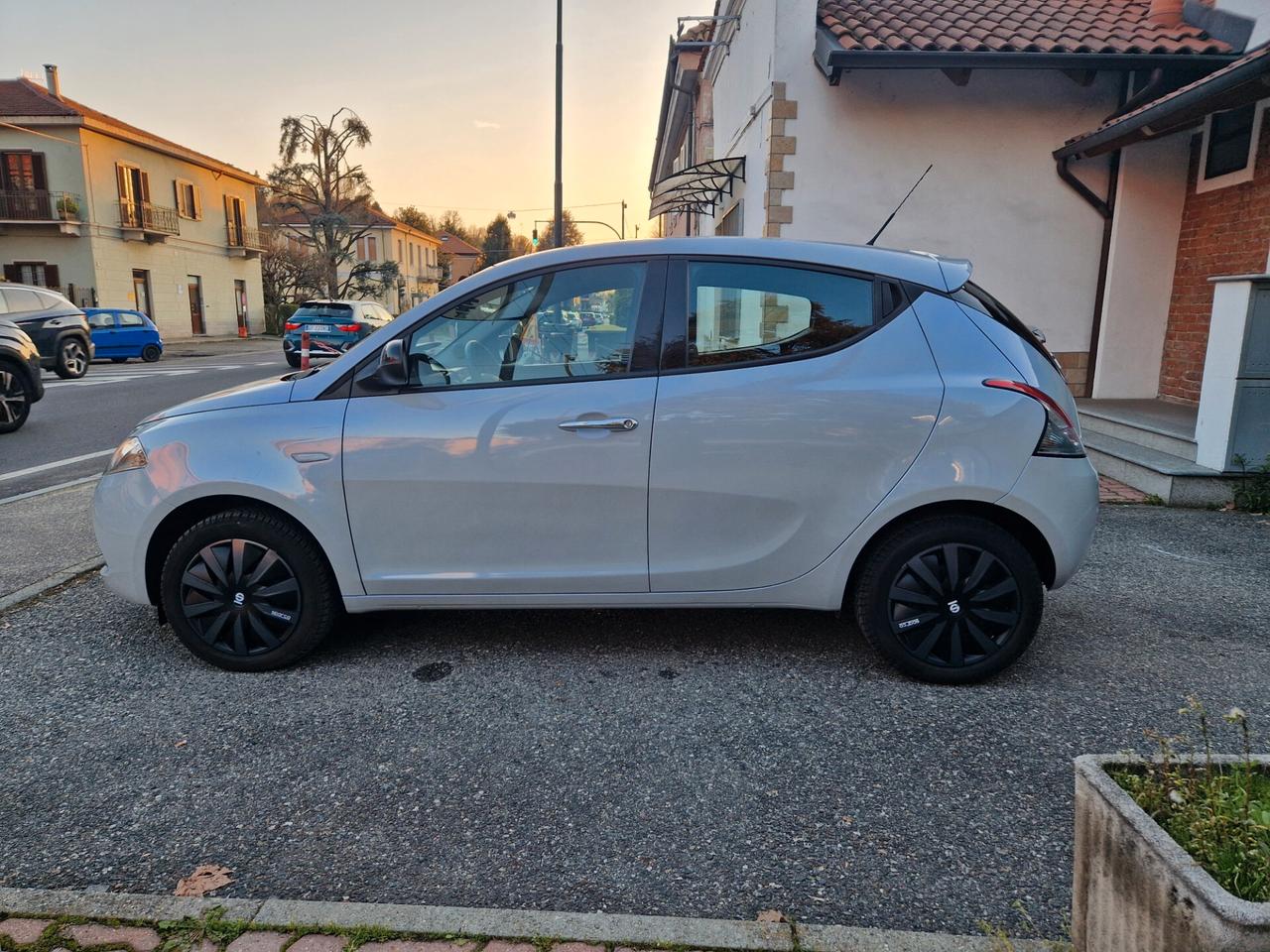 Lancia Ypsilon 1.2 70CV "64.100 km" Bluetooth, Sensori posteriori