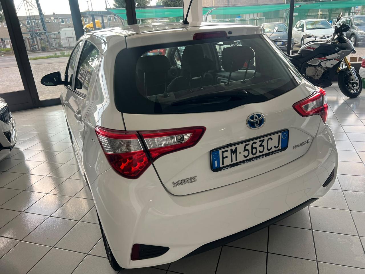 Toyota Yaris III 5p 1.5h Cool + GARANZIA 60 MESI