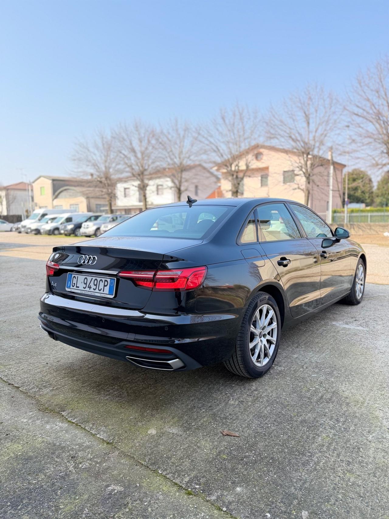 Audi A4 30 TDI/136 CV S tronic line edition