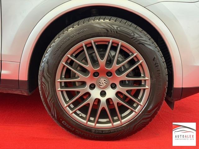 PORSCHE - Cayenne - 3.0 Diesel Platinum Edition