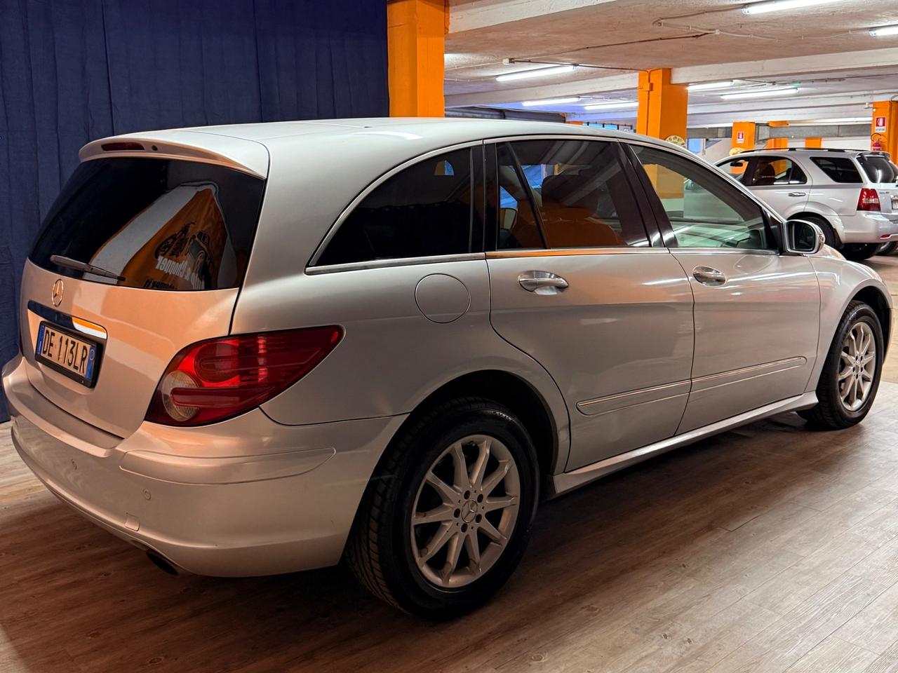 STUPENDA MERCEDES-BENZ CLASSE R 6 POSTI CON INTERNI IN PELLE TOTALE
