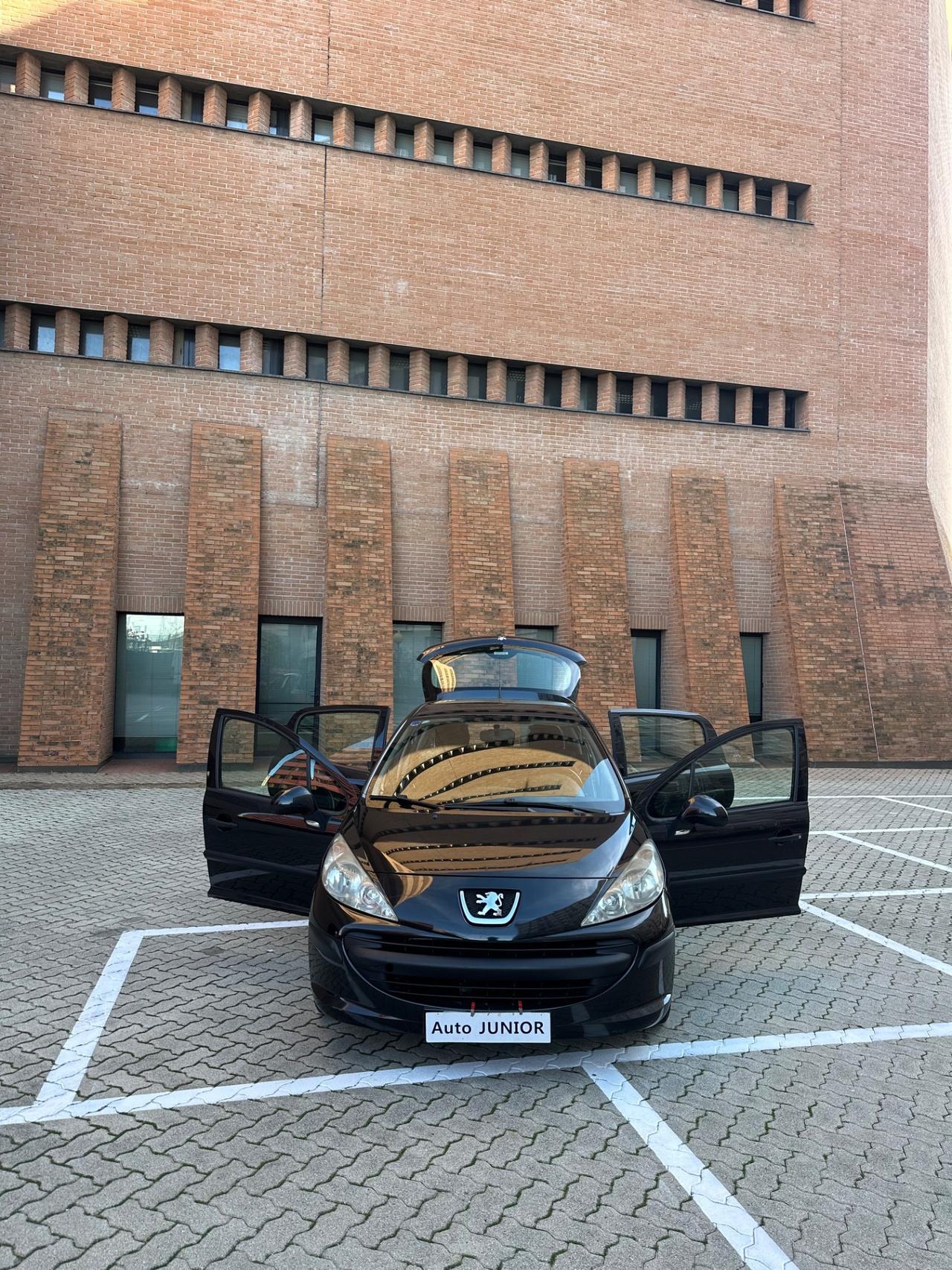 Peugeot 207 1.4 8V 75CV 5p. ONE Line