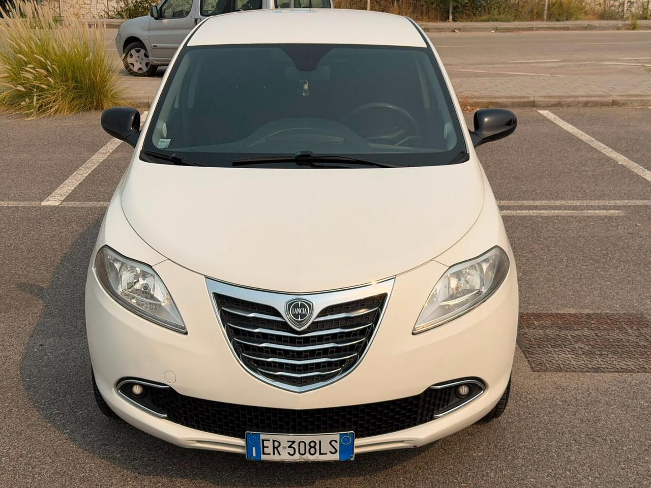 Lancia Ypsilon 0.9 TwinAir 85 CV 5 porte Metano Ecochic Silver