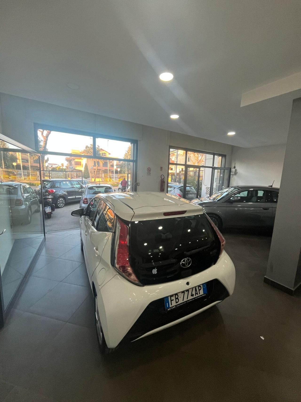 Toyota Aygo 1.0 VVT-i 69 CV 5 porte x-play MMT