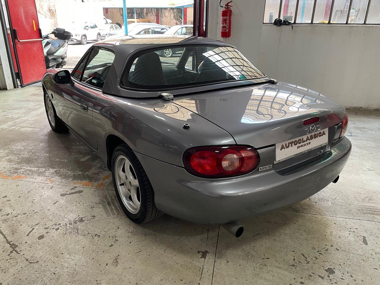 Mazda MX-5 1.6i 16V con HARD-TOP!!!