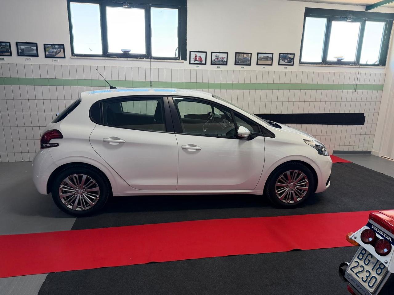 Peugeot 208 PureTech 82 Stop&Start 5 porte Signature