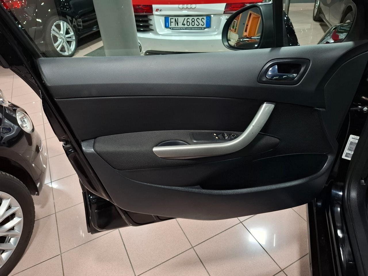 Peugeot 308 1.4 VTi benzina Neopatentato