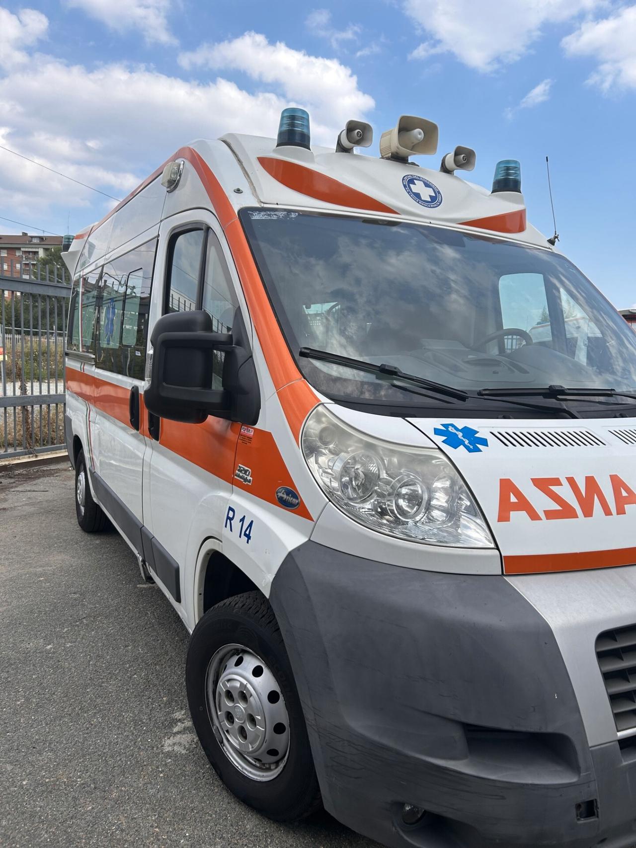 Fiat Ducato 2.3 MJT VETRATO AMBULANZA