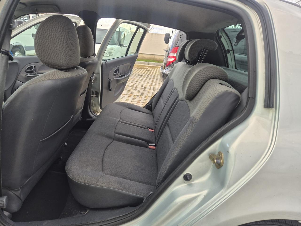 Renault Clio 1.2 cat 5 porte Confort Authentique