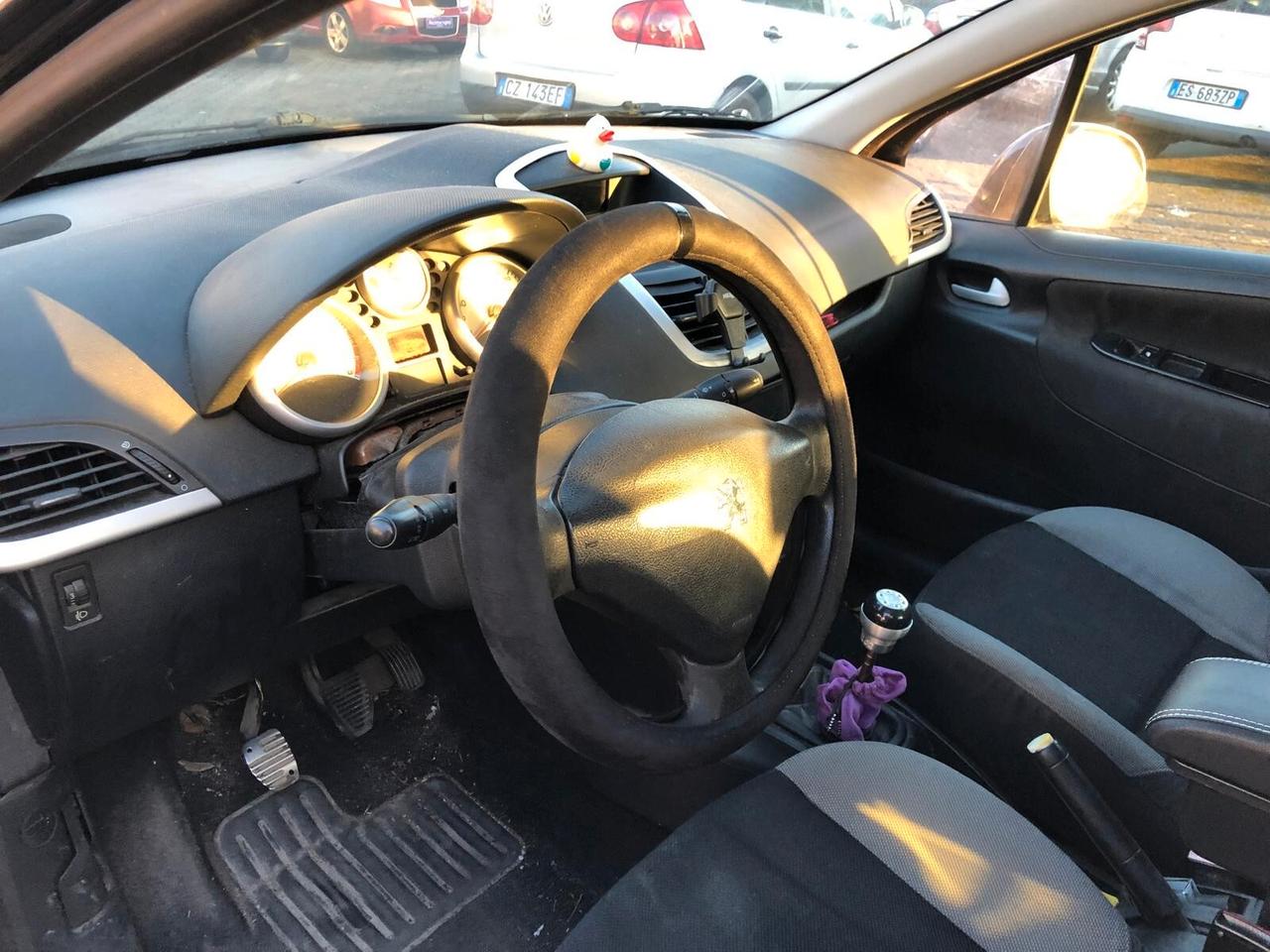 Peugeot 207 1.4 HDi 70CV 5p. ONE Line