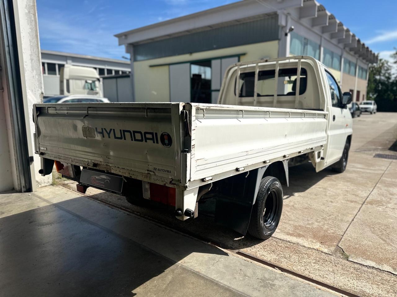 Hyundai H-1 2.5 TDI Autocarro CASSONATO FISSO 3 POSTI