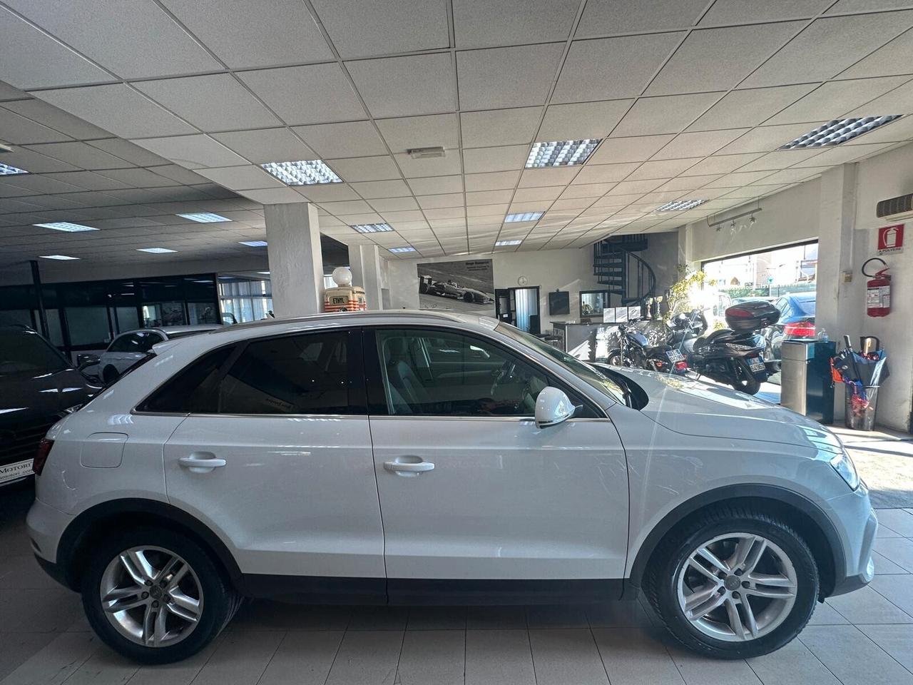 Audi Q3 2.0 TDI 150 CV UNICOPRPRIETARIO TAGLIANDATO PARI AL NUOVO!!!!