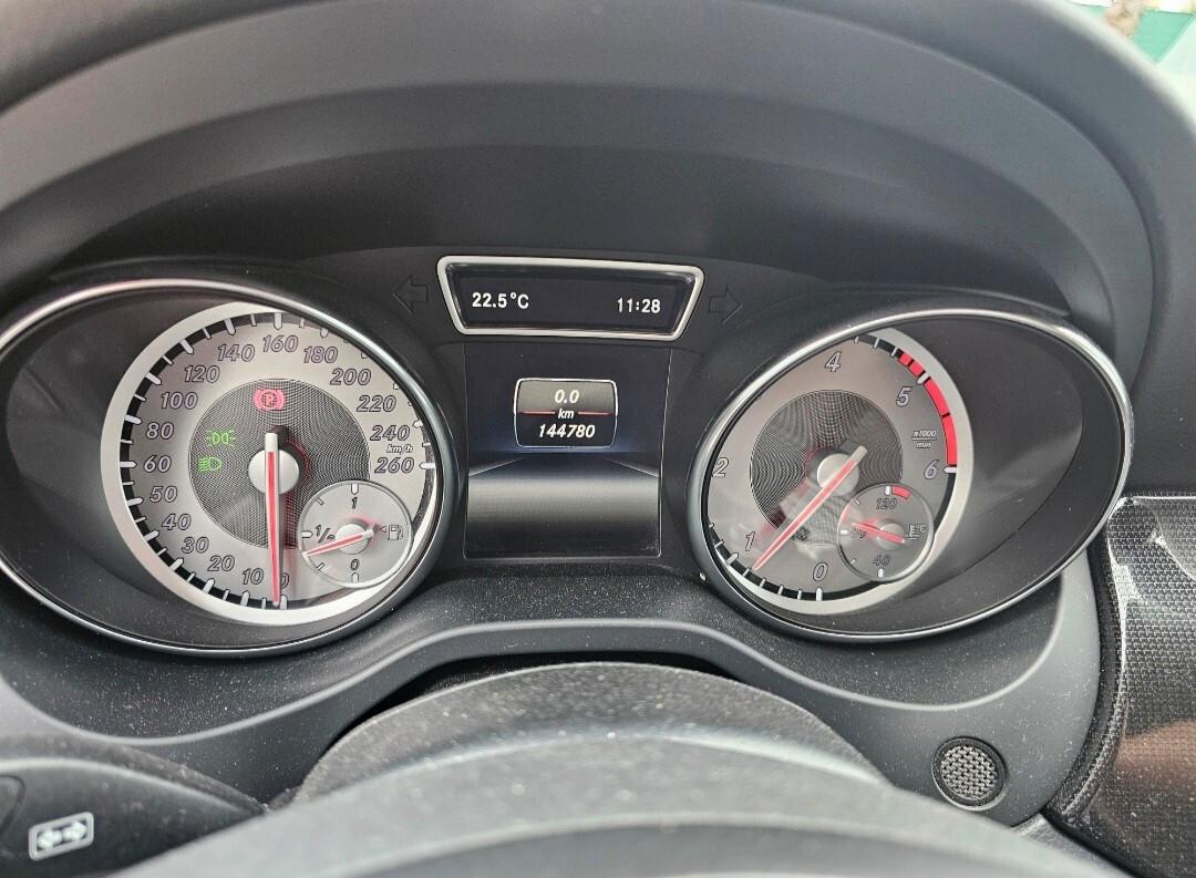 Mercedes-benz CLA 180cdi NAVI/XENO LED/MANUALE