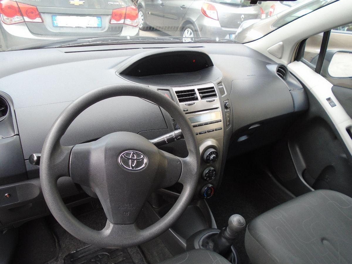 Yaris '2011 BENZ EURO 5B OK NEOPATENTATI