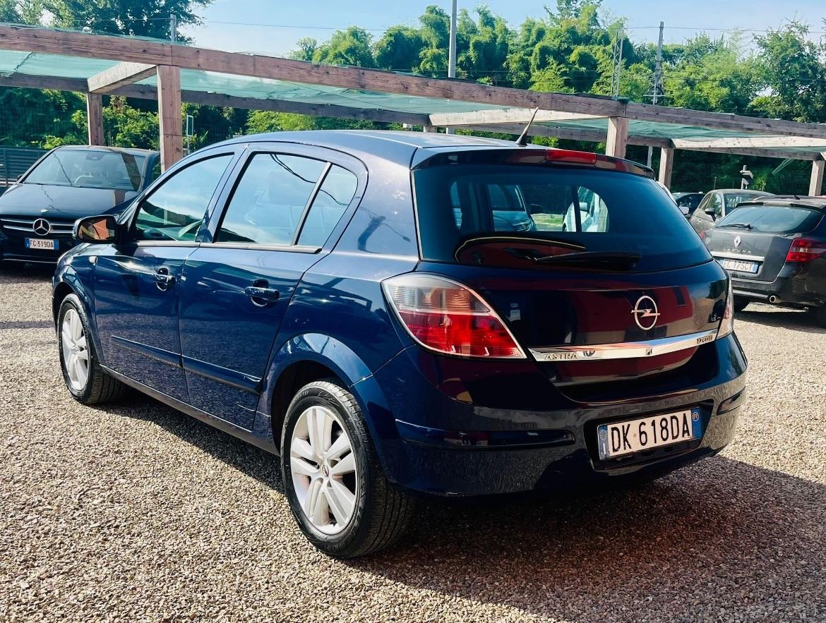 Opel Astra 1.7 CDTI 125CV 5 porte