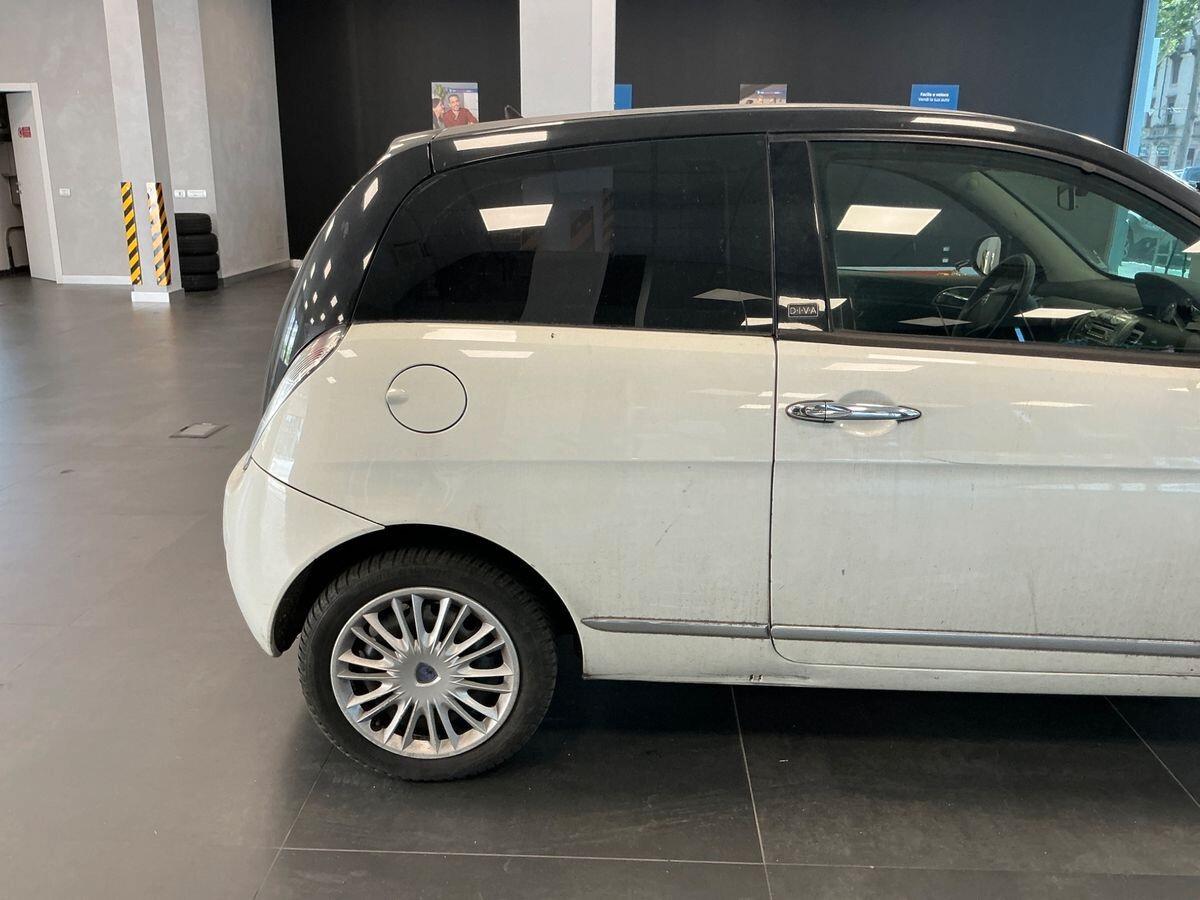 LANCIA YPSILON 1.2 BENZINA - NEOPATENTE
