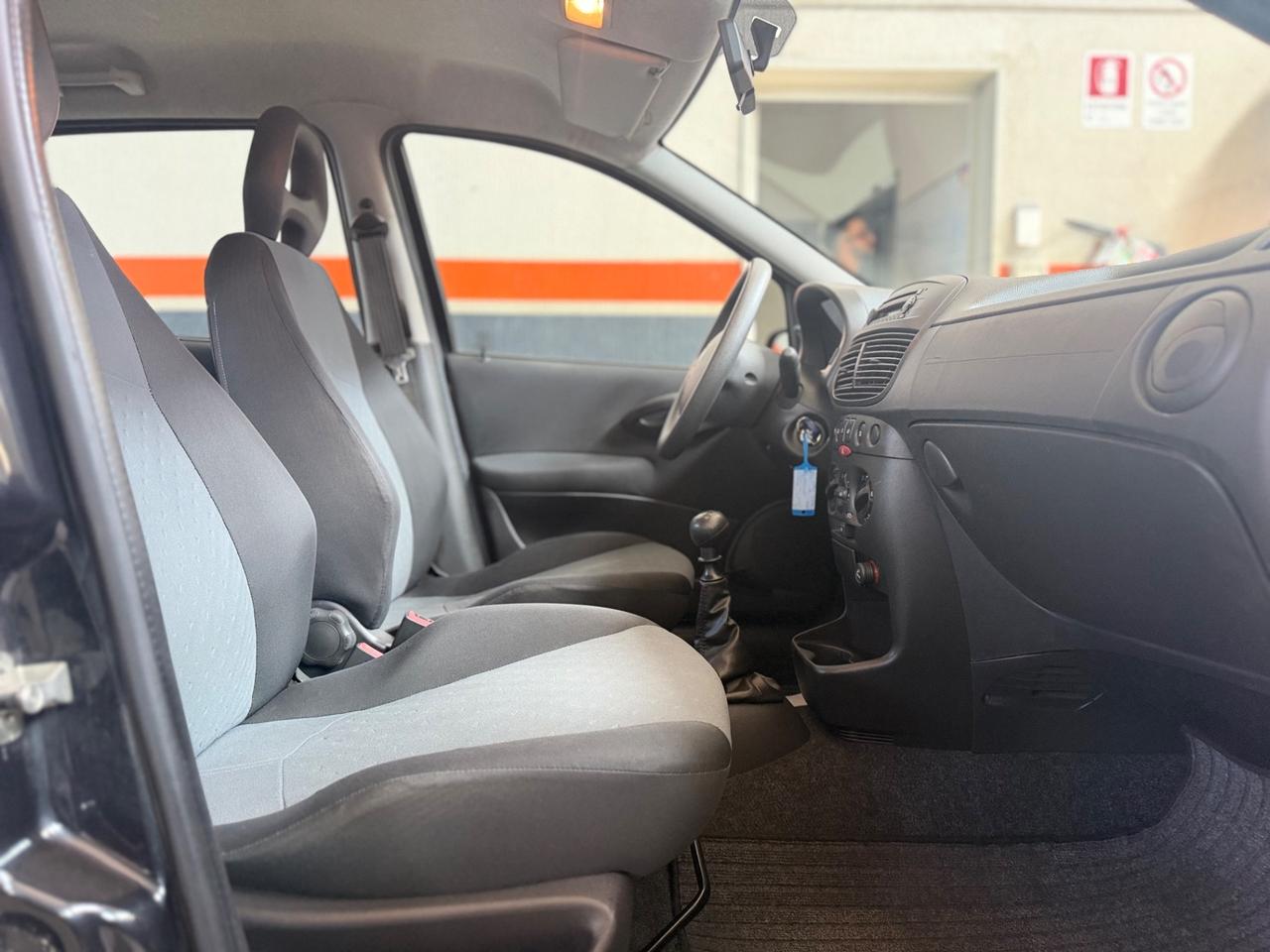 Fiat Punto 1.2 5 porte Active Natural Power NEOPATENTATI