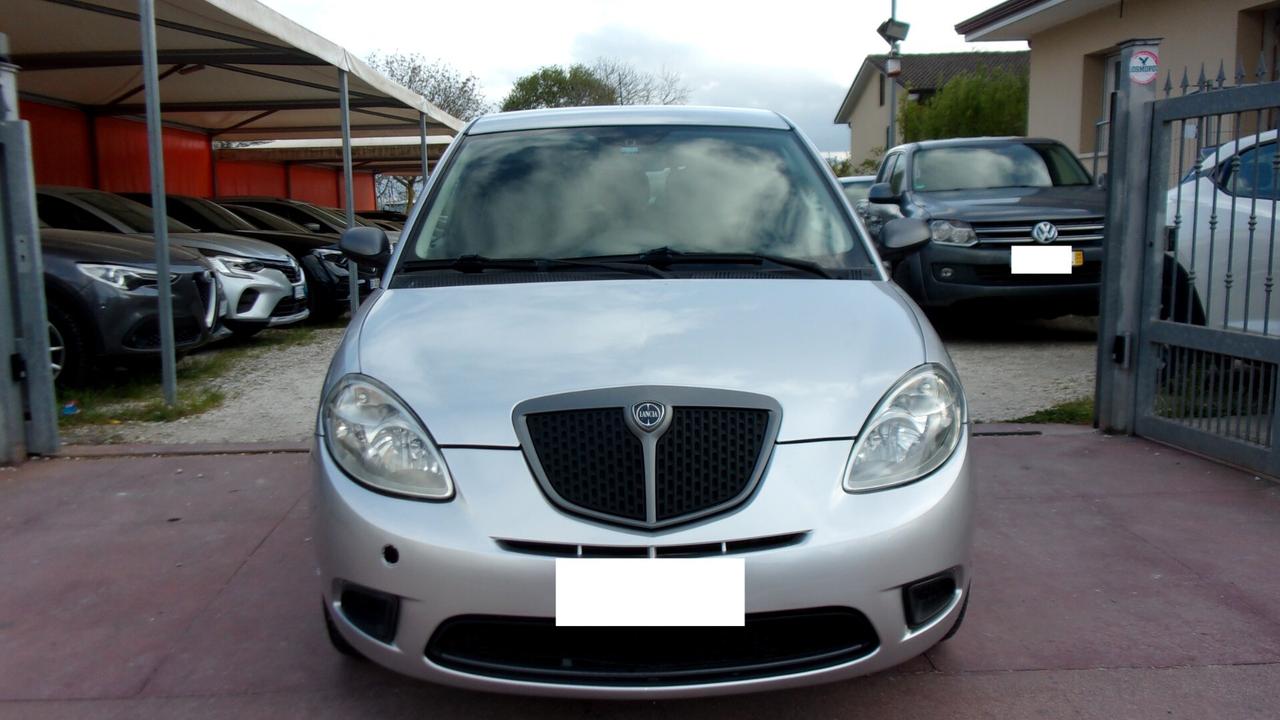 Lancia Ypsilon 1.3 MJT 90 CV Platino