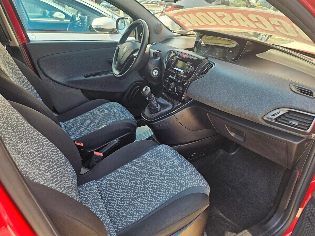 Lancia Ypsilon 1.0 FireFly Hybrid Ecochic Silver 11/2021