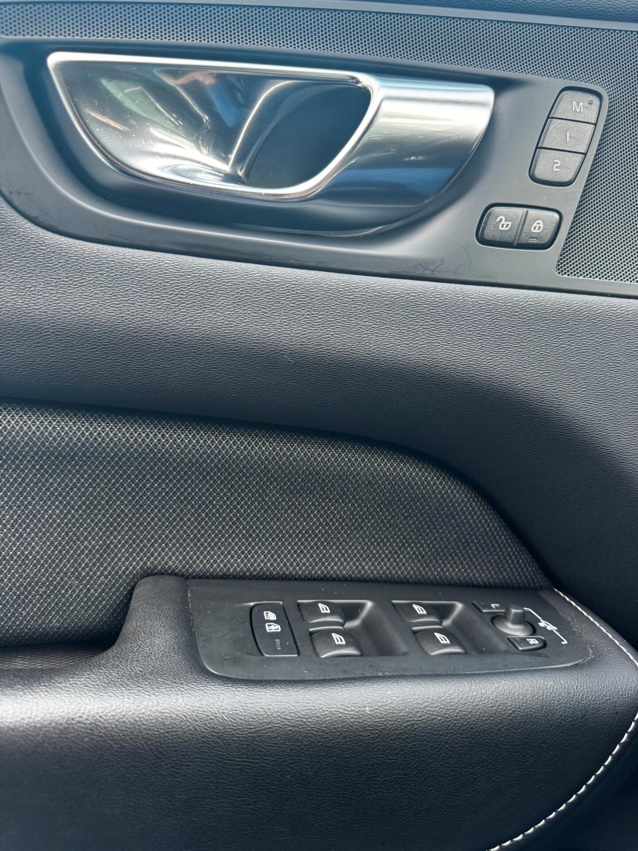 Volvo XC 60 XC60 B4 R DESIGN