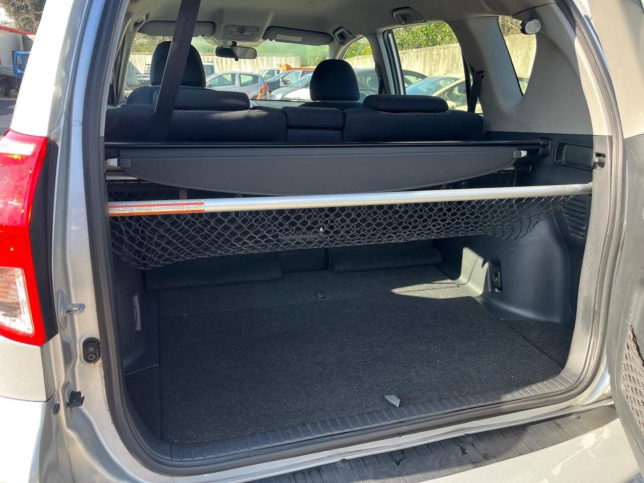 Toyota RAV 4 -2.2 D-4D-4x4- full-2006