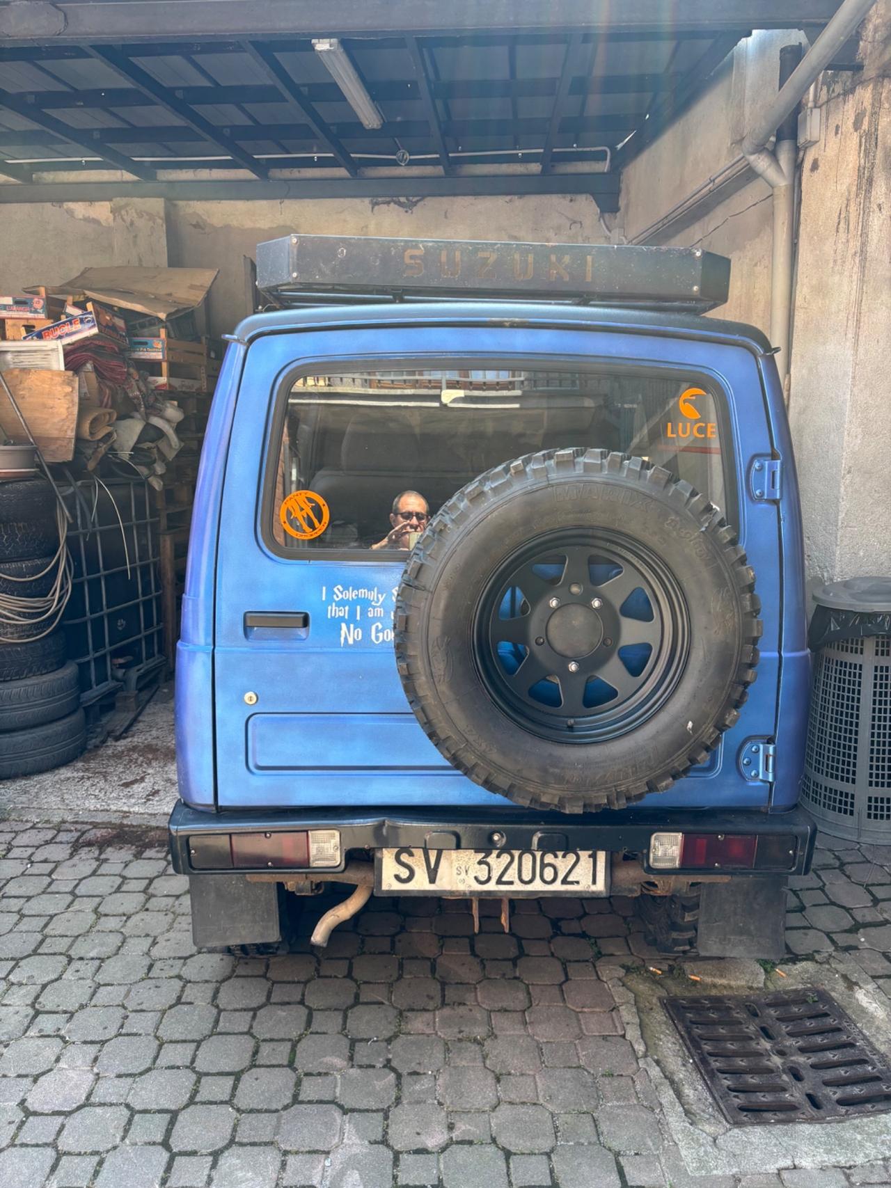 Suzuki SJ 413 SJ413 Berlina De Luxe