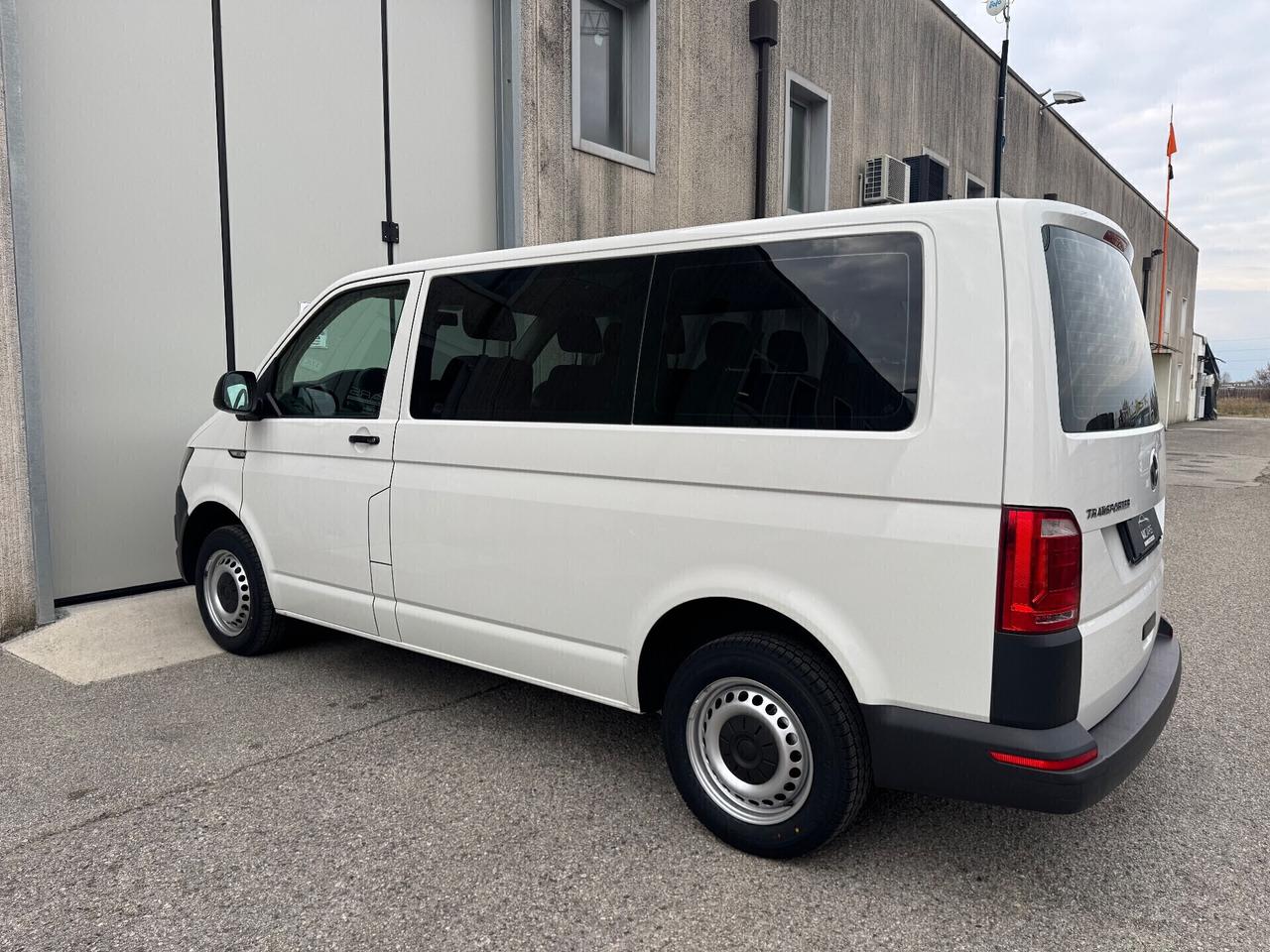 Volkswagen Transporter 2.0 TDI 9 posti