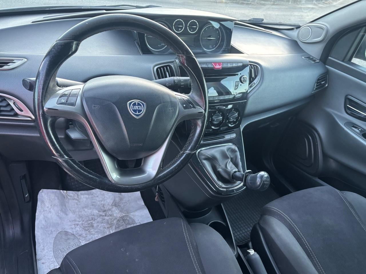 Lancia Ypsilon 1.2 69 CV 5 porte S&S Platinum