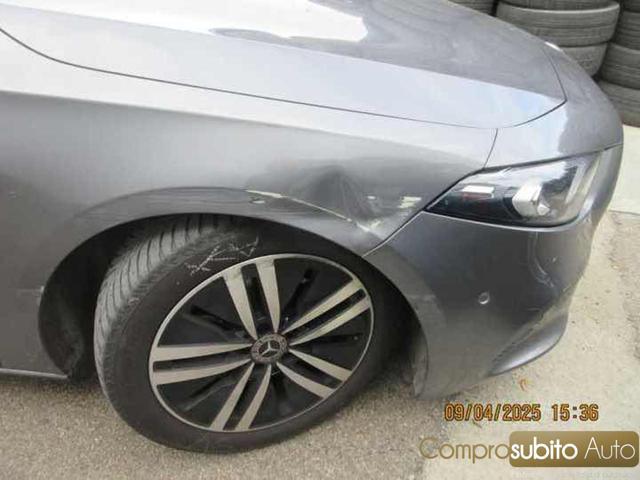 MERCEDES-BENZ A 180 d Automatic Premium