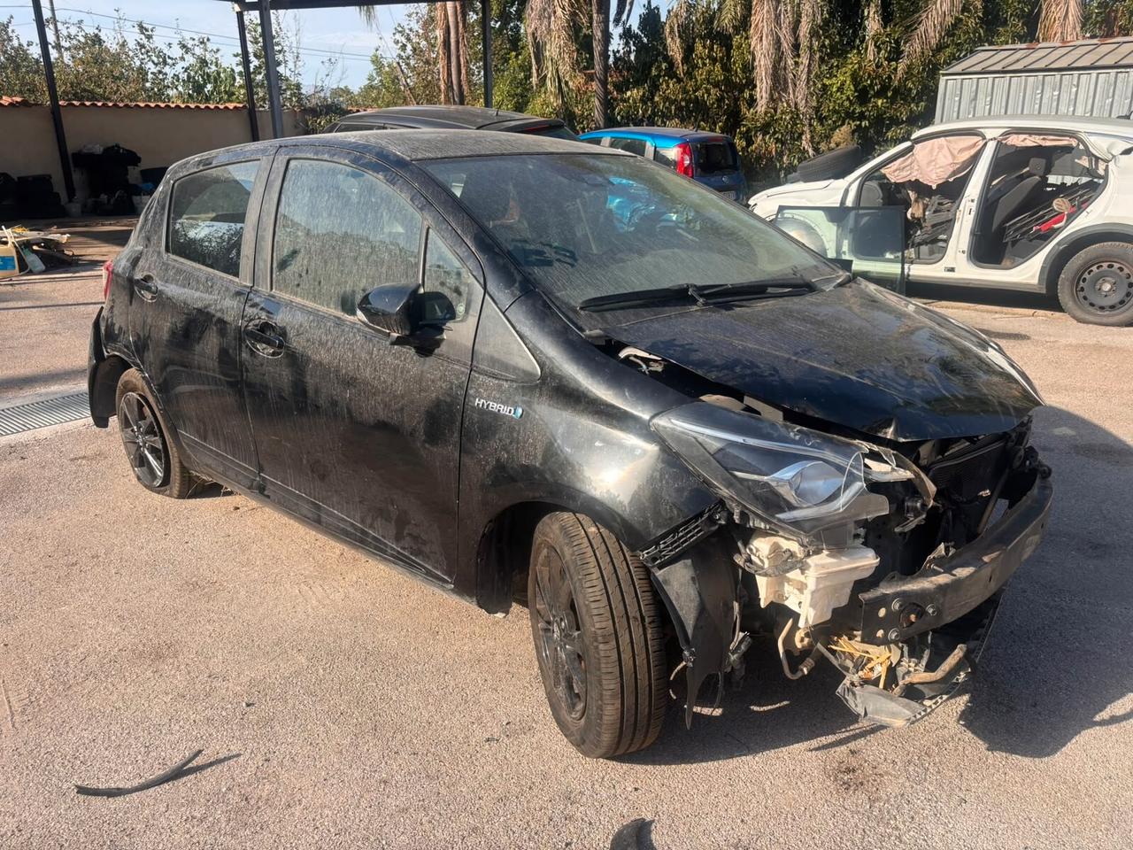 Toyota Yaris 1.5 ibrida auto sinisnistrata