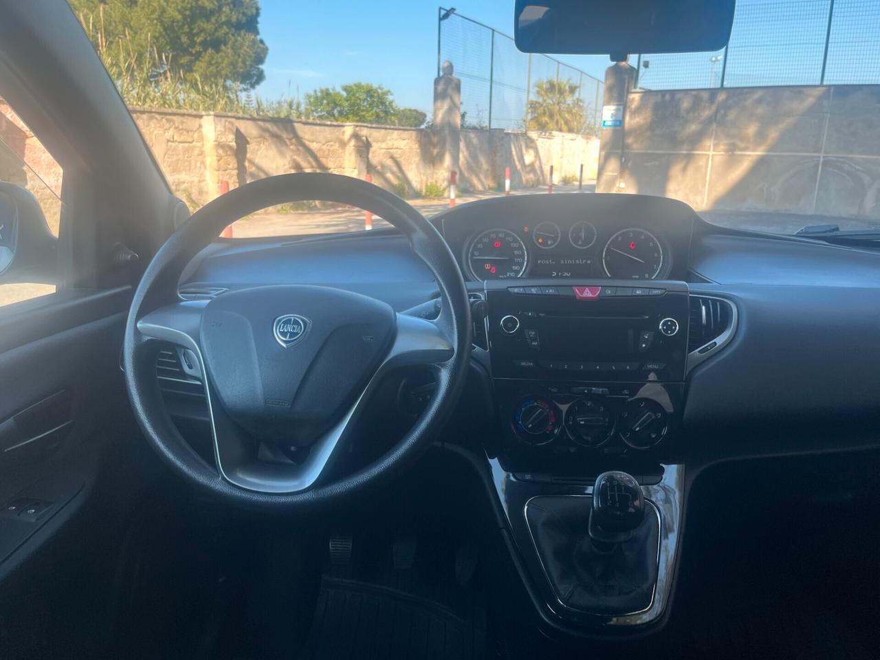 Lancia Ypsilon 1.2 69 CV 5 porte X NeoPatentati