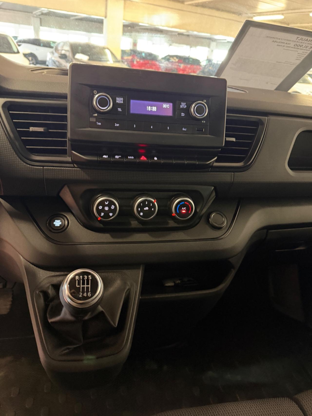 Renault Trafic passenger 9 Posti L2