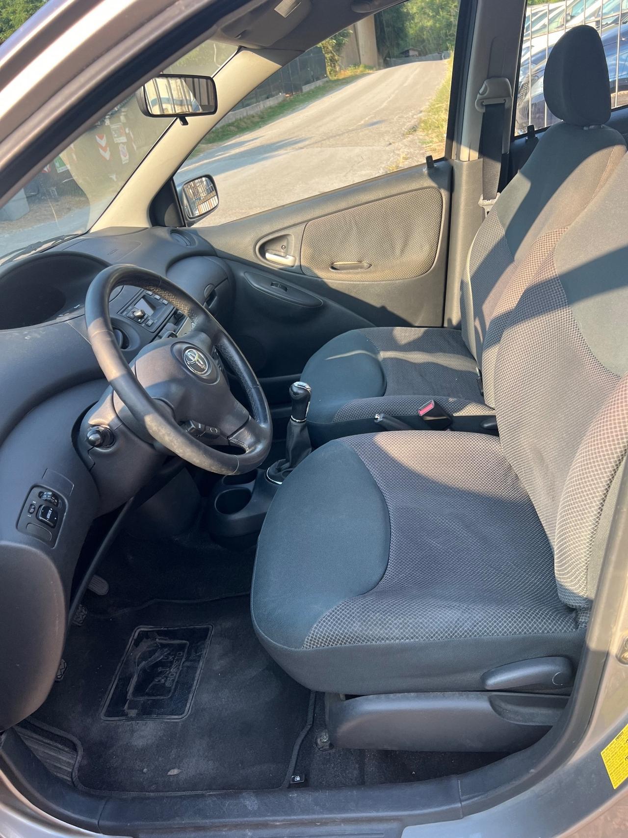 Toyota Yaris 1.0 5 porte